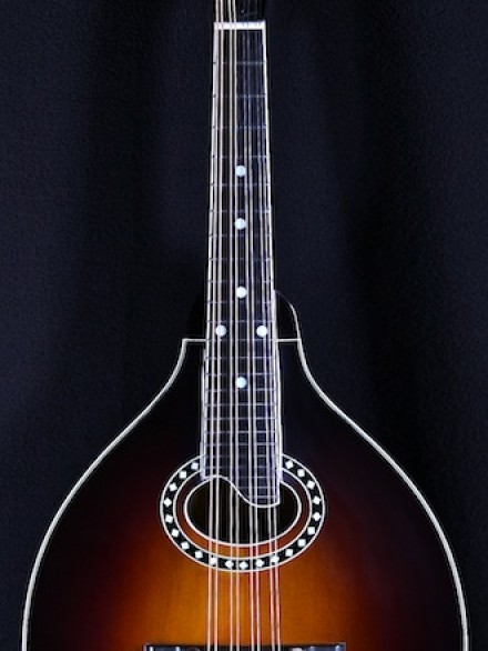 O-HOLE A-STYLE MANDOLIN CL FIN W/CASE